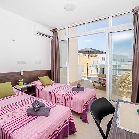 מליאהה Summer Breeze Penthouse With Private Hot Tub & Terrace With Panoramic Views, By Getawaysmalta מראה חיצוני תמונה