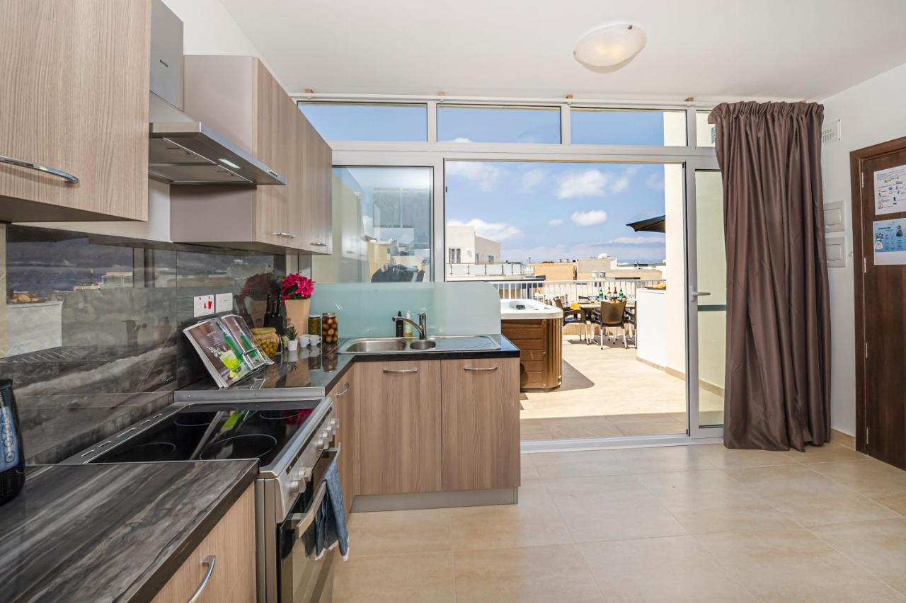 מליאהה Summer Breeze Penthouse With Private Hot Tub & Terrace With Panoramic Views, By Getawaysmalta מראה חיצוני תמונה
