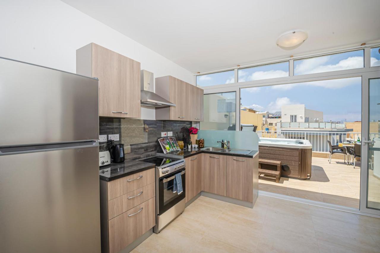 מליאהה Summer Breeze Penthouse With Private Hot Tub & Terrace With Panoramic Views, By Getawaysmalta מראה חיצוני תמונה