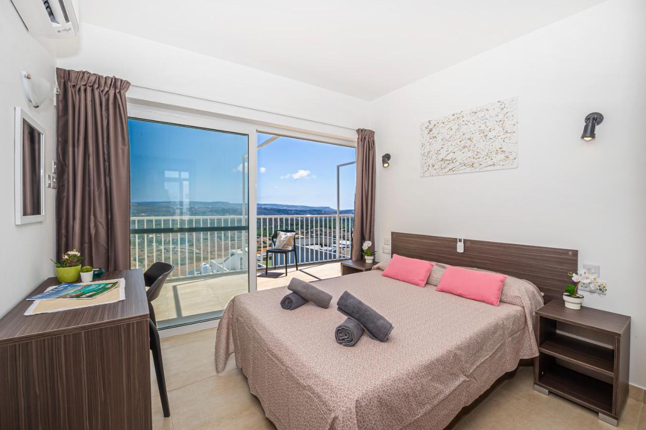 מליאהה Summer Breeze Penthouse With Private Hot Tub & Terrace With Panoramic Views, By Getawaysmalta מראה חיצוני תמונה
