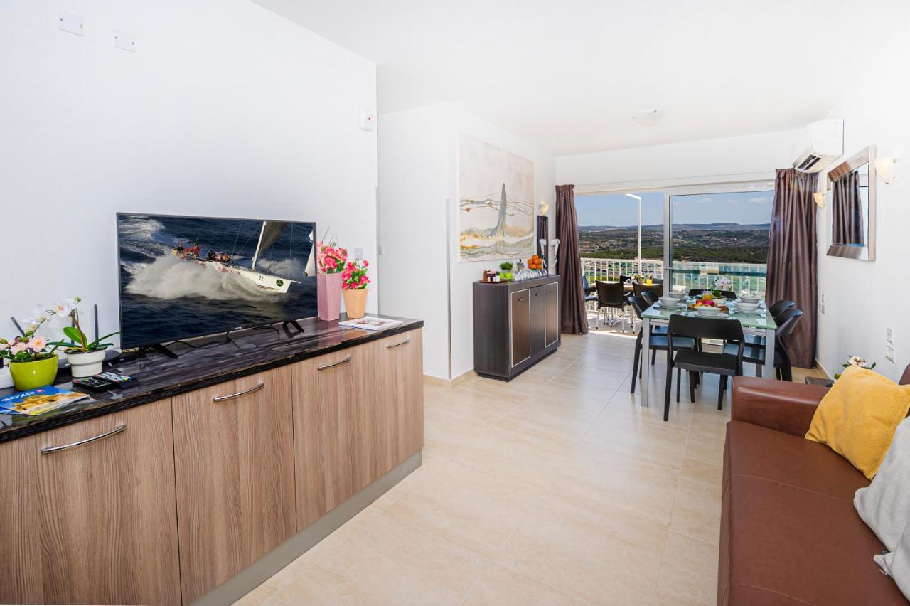 מליאהה Summer Breeze Penthouse With Private Hot Tub & Terrace With Panoramic Views, By Getawaysmalta מראה חיצוני תמונה