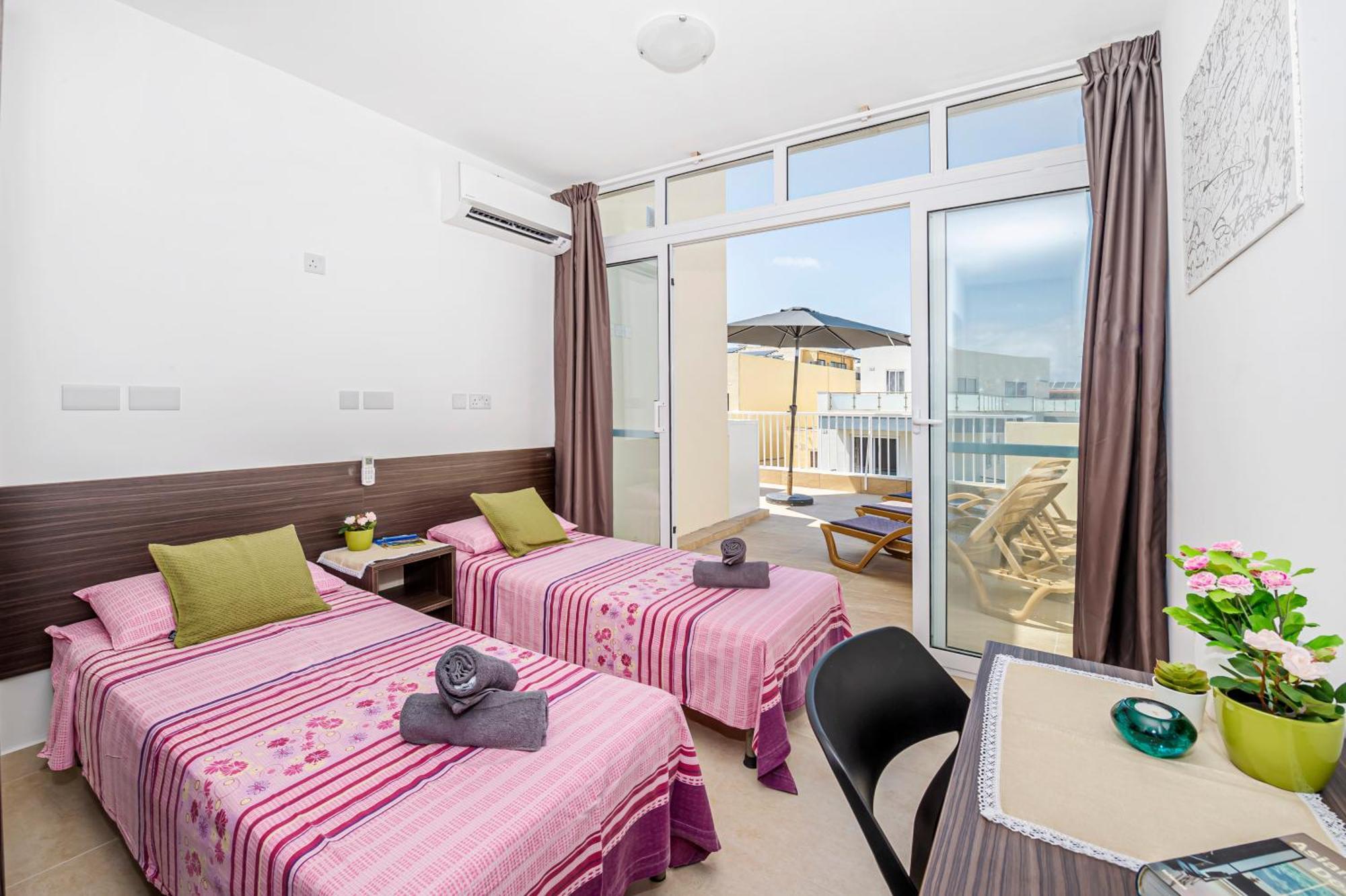 מליאהה Summer Breeze Penthouse With Private Hot Tub & Terrace With Panoramic Views, By Getawaysmalta מראה חיצוני תמונה