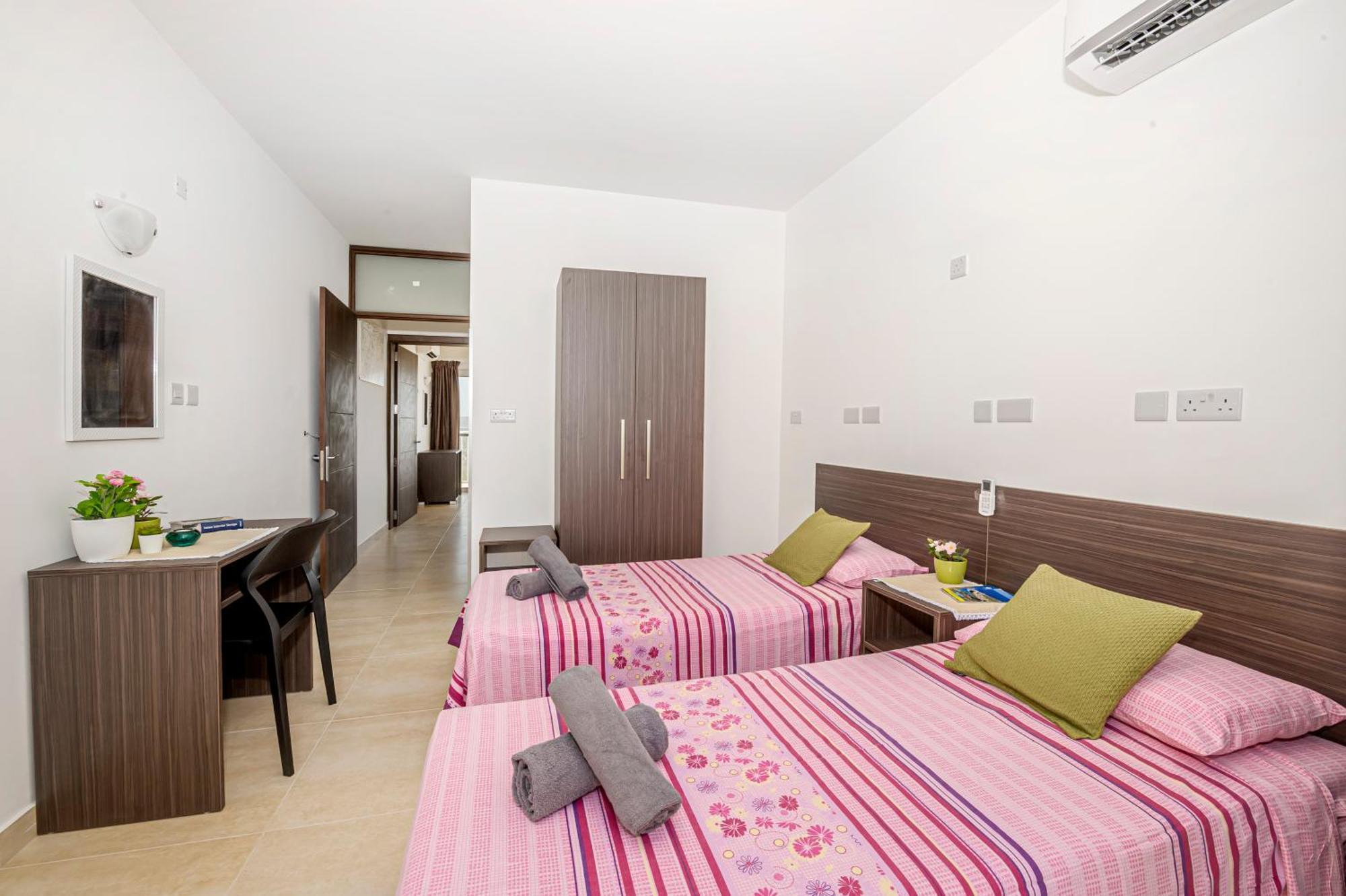 מליאהה Summer Breeze Penthouse With Private Hot Tub & Terrace With Panoramic Views, By Getawaysmalta מראה חיצוני תמונה